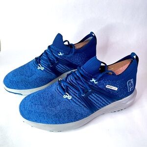 Men’s 10 W. FootJoy golf shoes